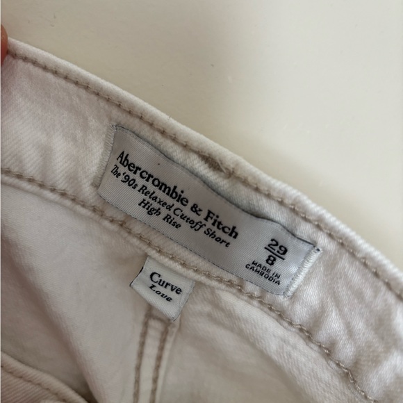NWT Abercrombie Curve Love High Rise 90s Relaxed Cutoff Short Size 29/8 Cream - Picture 7 of 10